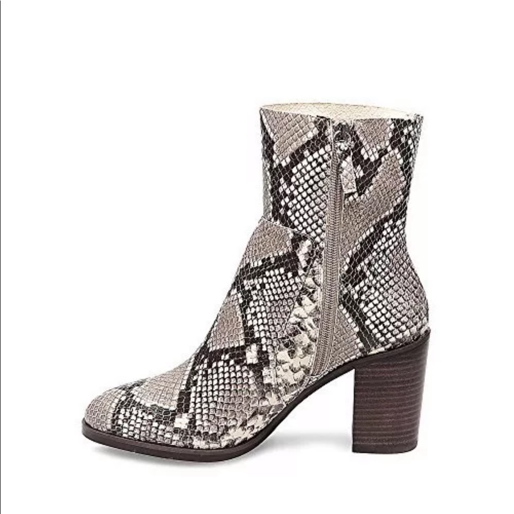 STEVE MADDEN REWIND SNAKE SKIN BOOTIES💕